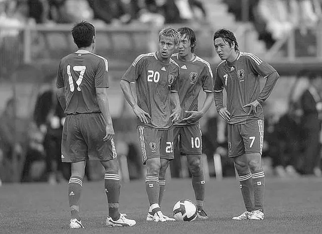 本田圭佑と中村俊輔の仲とは？フリーキックの場面で何が？ image 0