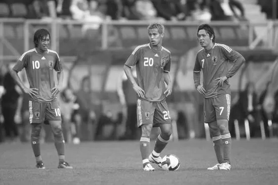 本田圭佑と中村俊輔の仲とは？フリーキックの場面で何が？ image 1