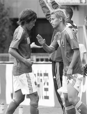 本田圭佑と中村俊輔の仲とは？フリーキックの場面で何が？ image 3