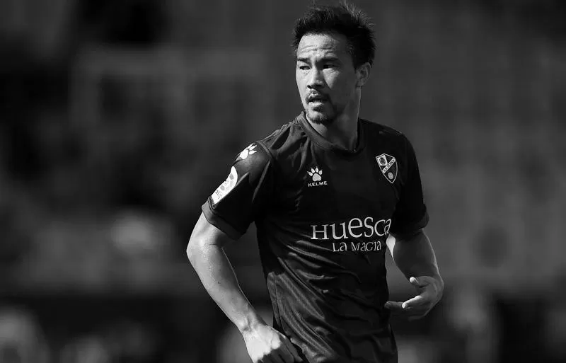 サッカー日本代表の背番号９岡崎慎司が凄い！嫁の画像も公開！ image 1