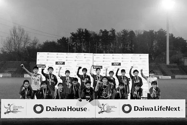 祝ＰＬ制覇！本田圭佑と岡崎慎司の仲良しコンビが凄過ぎると話題に！ photo 2