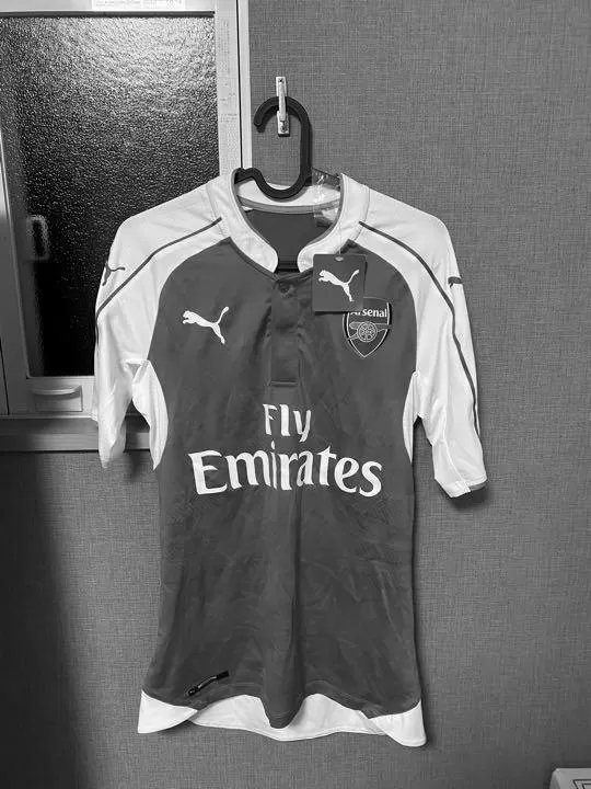 アーセナルが2016シーズンの新ユニフォームを発表！ image 0