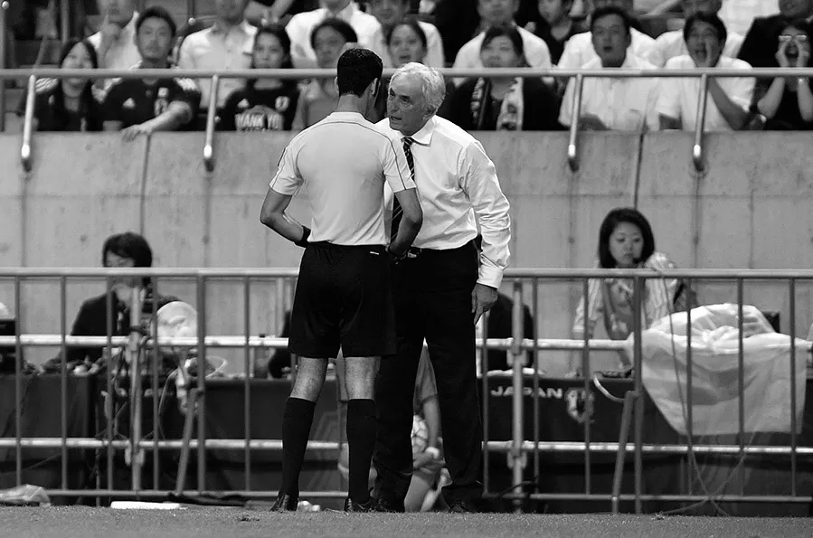 サッカー日本代表UAE戦の誤審は審判の確信犯！ photo 0