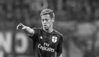 本田圭佑の愛車！ロシアでは意外なCMに！ image 3