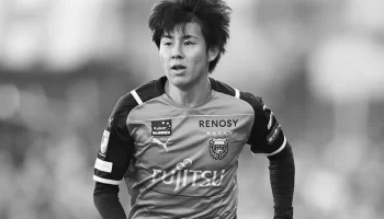 【伝統】ミランのユニフォームに袖を通す本田圭佑 photo 3