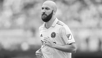 レアルマドリードのベンゼマとイグアイン、どちらが優れたFWか？ image 0